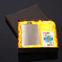 Подарочный набор 2 в 1: фляжка 240 мл хромированная, колода карт + ГРАВИРОВКА